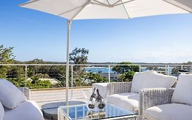 Cloud Nine, 18 Wynne Cres - Heated Pool, Waterviews, Beach